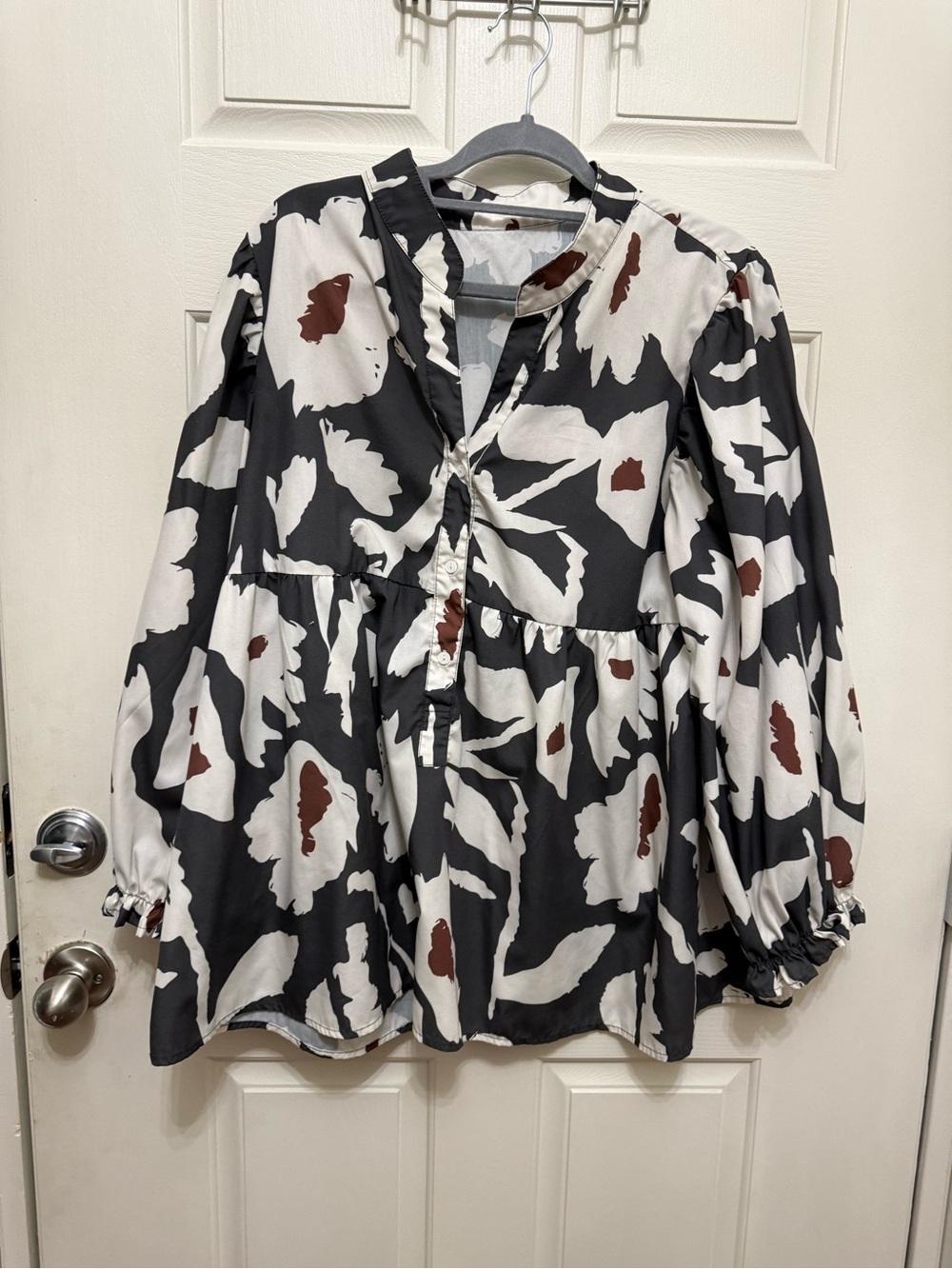 Womens Black & White Floral Blouse